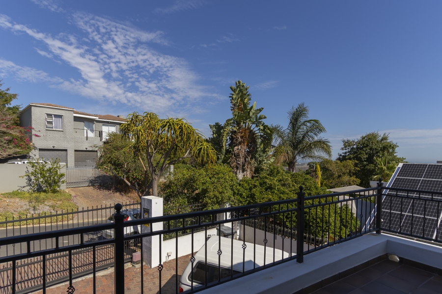 To Let 4 Bedroom Property for Rent in Heldervue Western Cape